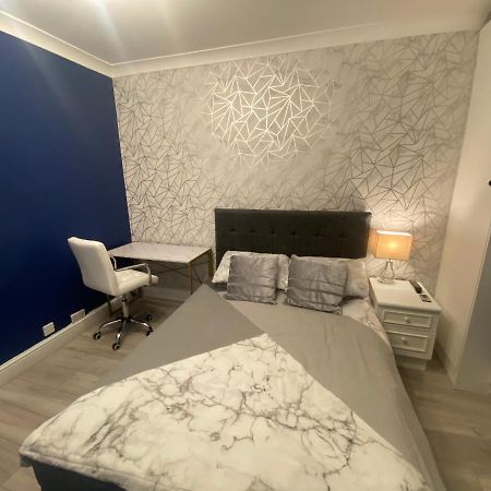1 Bedroom Luxury Apartments By London City Zewnętrze zdjęcie