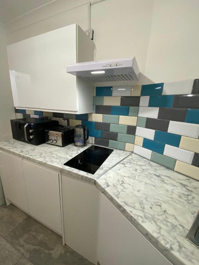 1 Bedroom Luxury Apartments By London City Zewnętrze zdjęcie