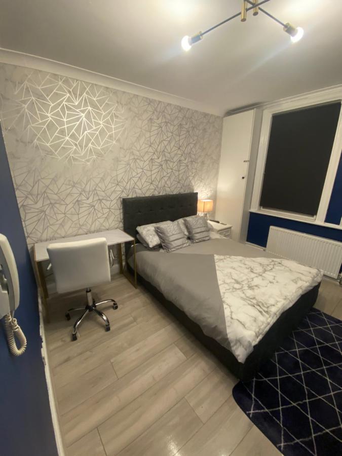 1 Bedroom Luxury Apartments By London City Zewnętrze zdjęcie