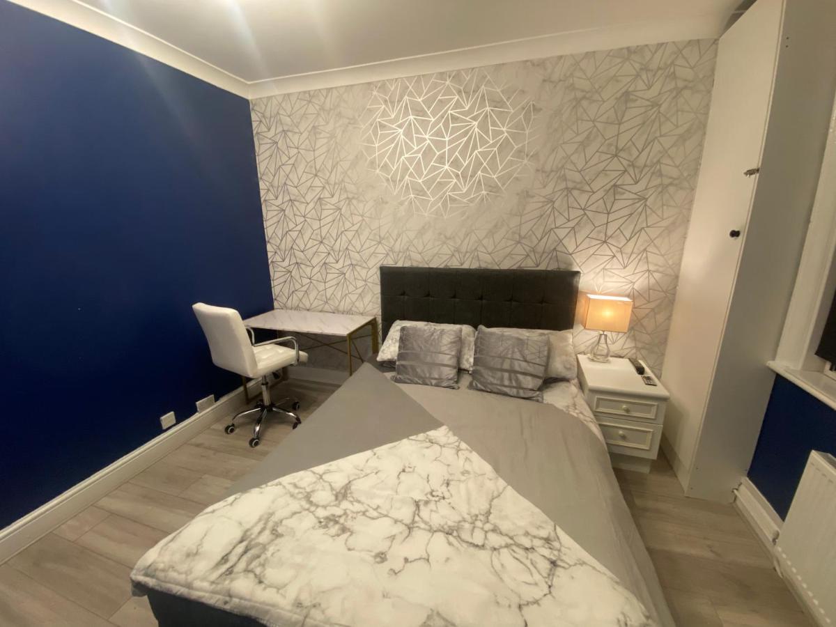 1 Bedroom Luxury Apartments By London City Zewnętrze zdjęcie